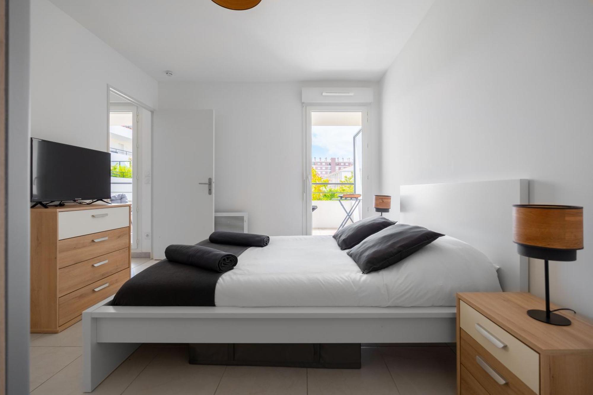 Apartment T2 Entre La Et Le Velodrome - Clim/parking Marseille